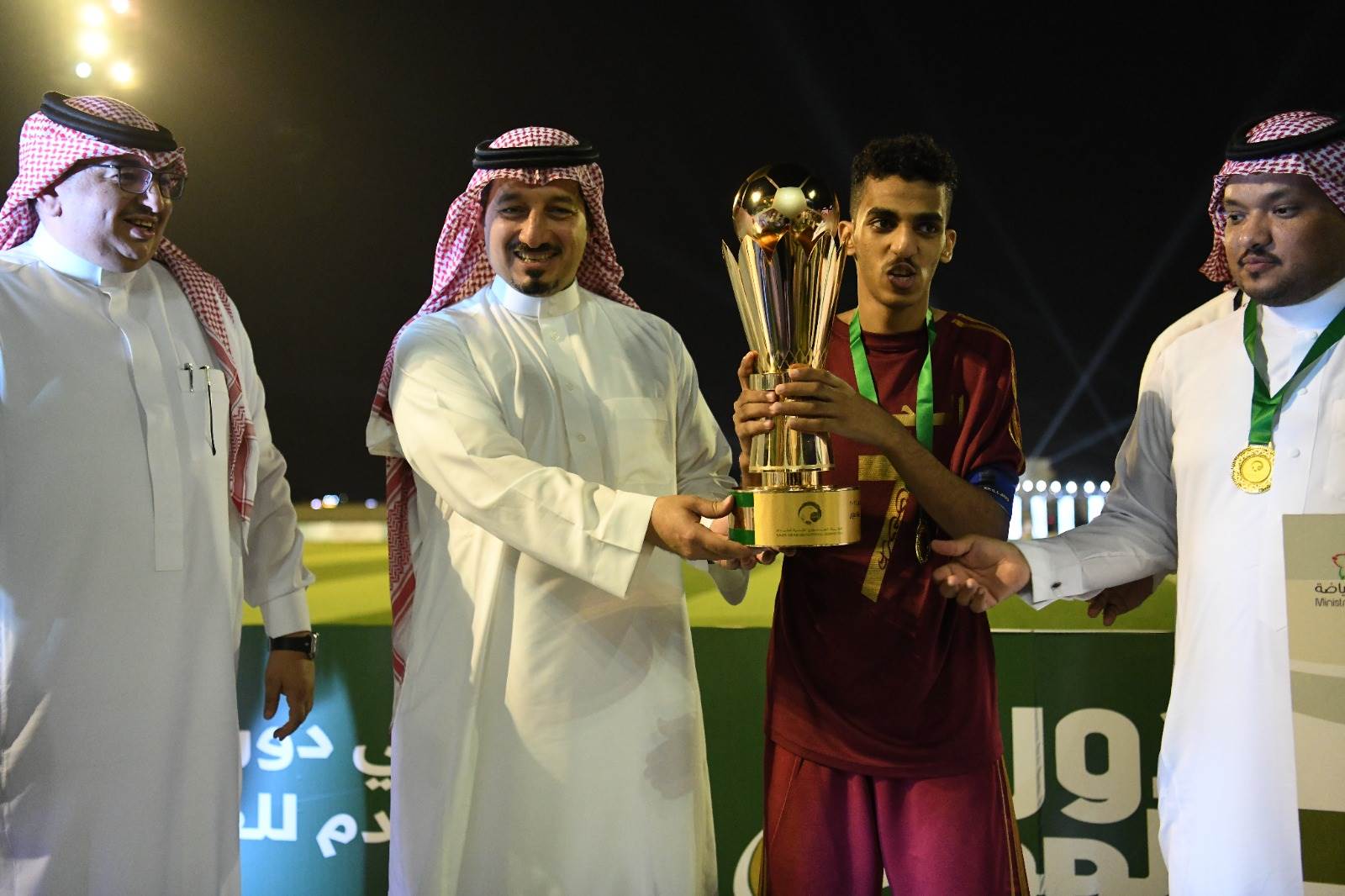 المسحل يتوج "الجزيرة الحسيني" بكأس الفئات السنية بجازان